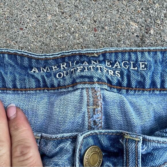 AEO hi rise festival frayed hem distressed front jean shorts Size 6 - Picture 3 of 4